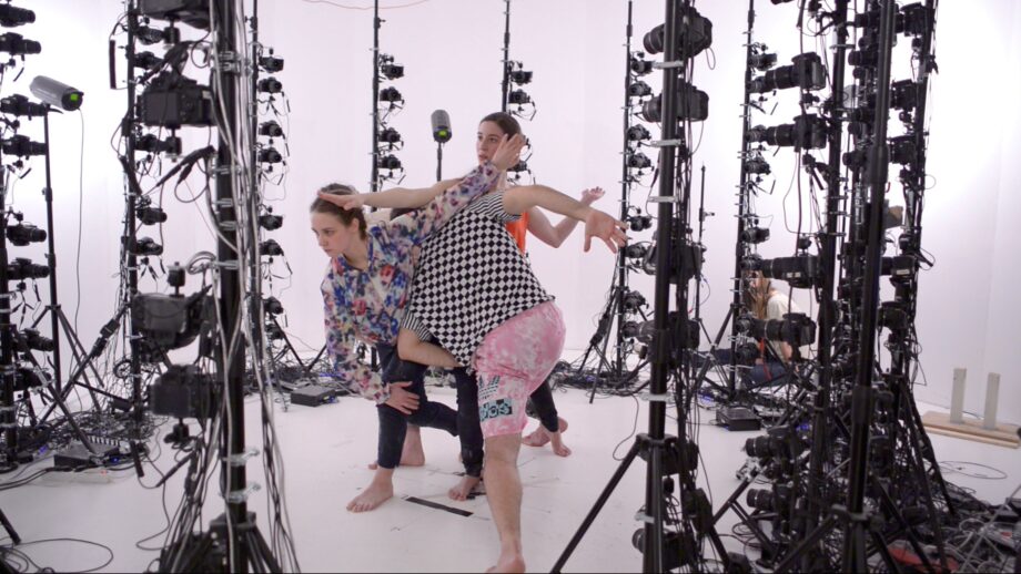 Coralie Arranging Moving Rotating Packing makingoff