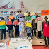 Medewerkers Hogeschool der Kunsten doneren eindejaarsgeschenk aan Art-S-Cool