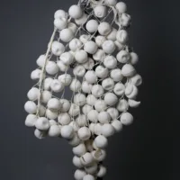 Winnaar Jos Brinkprijs ontvangt kunstwerk van KABK student Zsofia Kollar